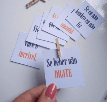 Tags personalizadas acompanhadas de mini prendedores